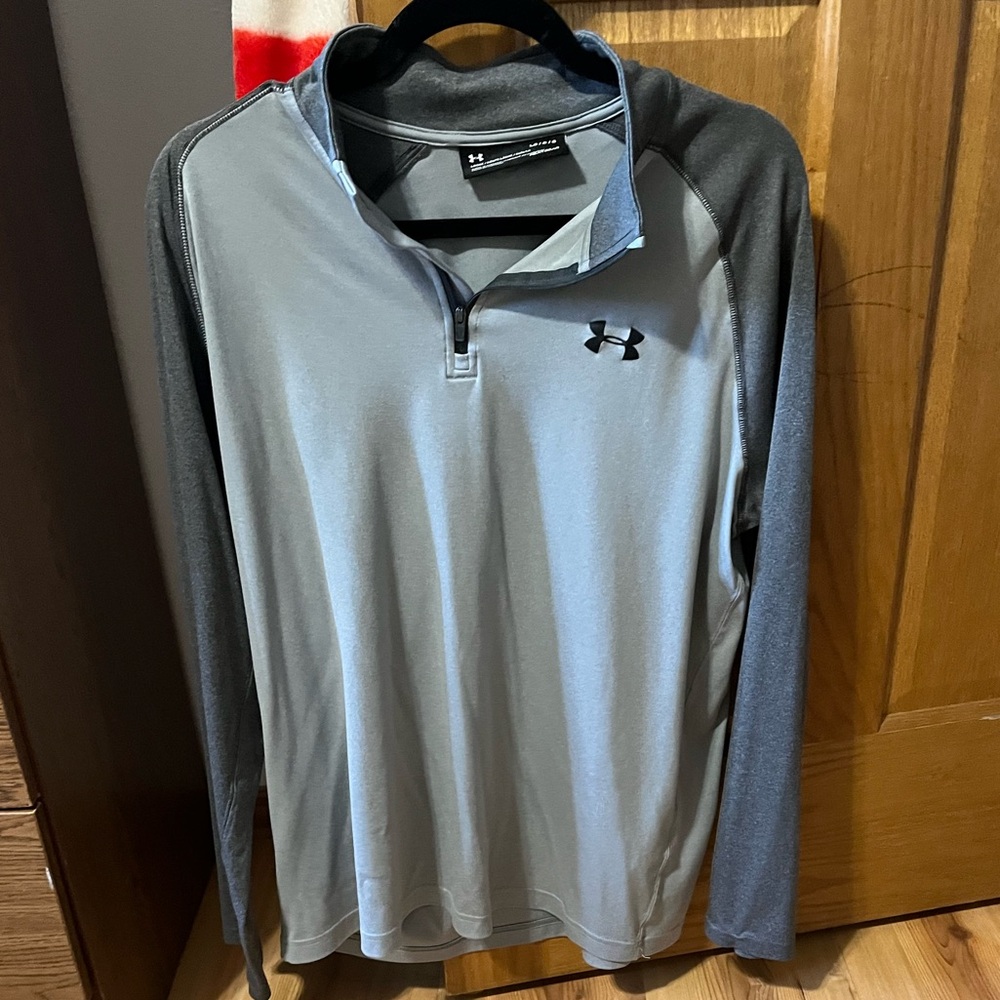 Underarmour loose heat gear sweatshirt (men’s) size large